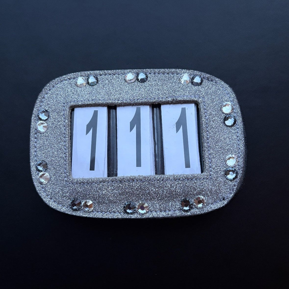 Luxe startnummer Double in Nightfall - The House of Dressage