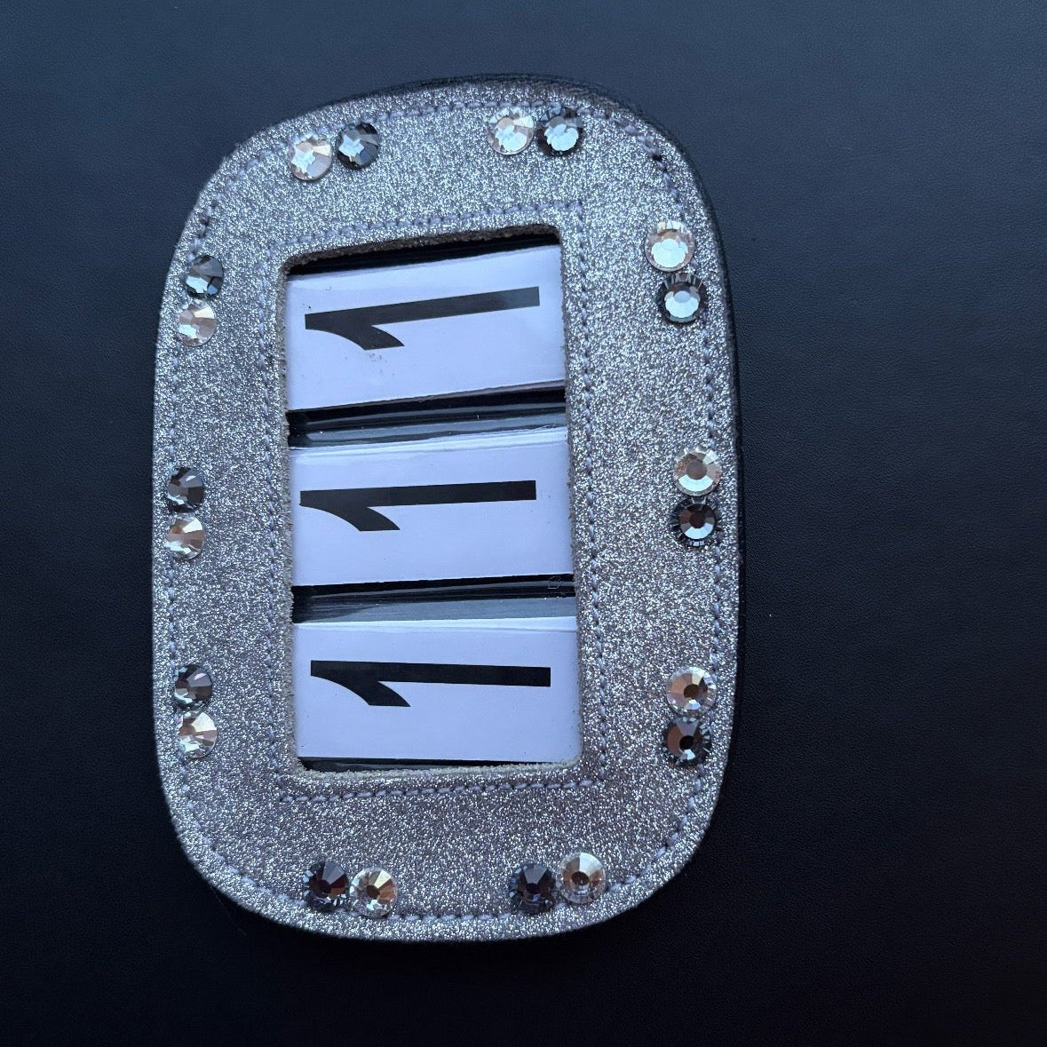 Luxe startnummer Double in Nightfall - The House of Dressage