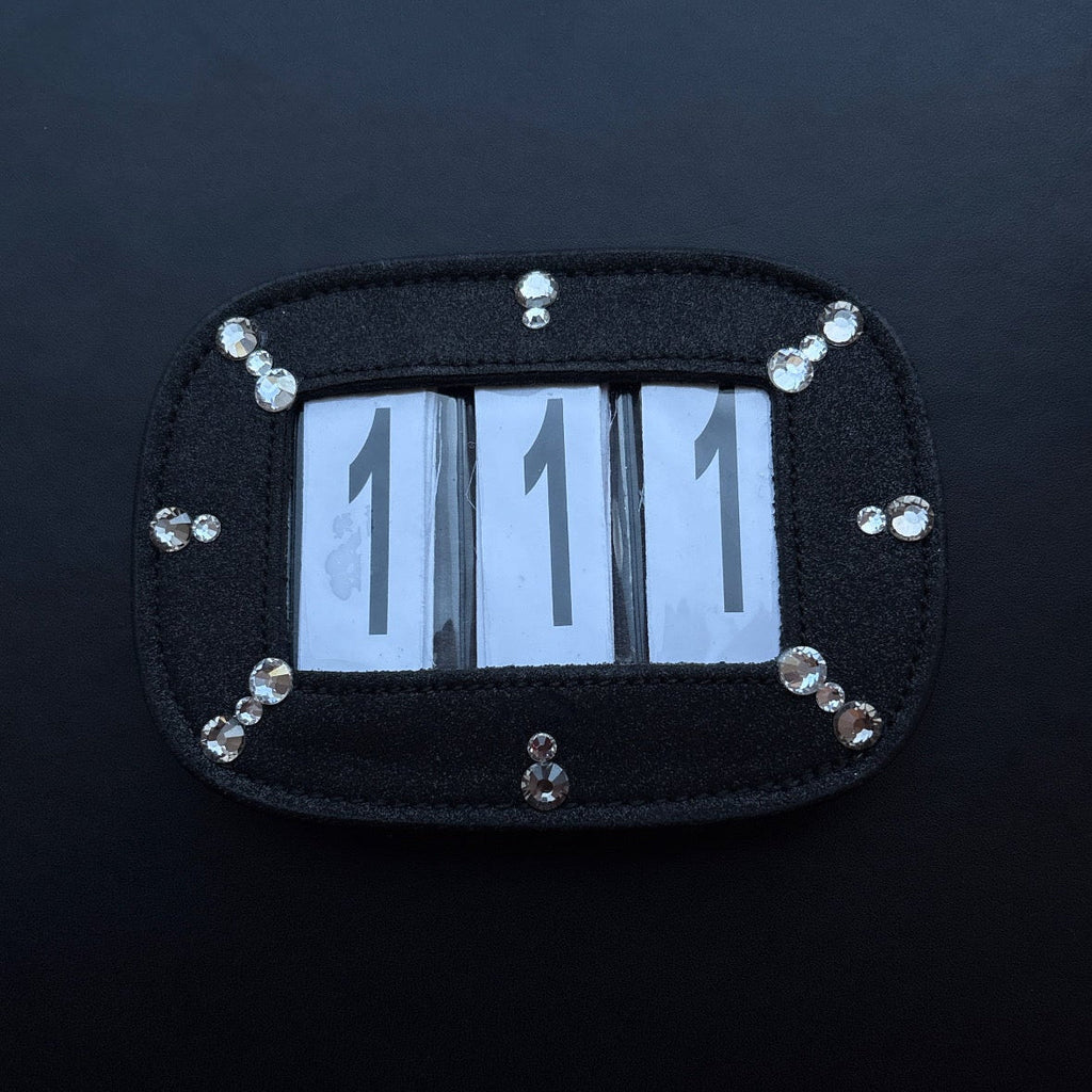 Luxe startnummer Jet Drops - The House of Dressage