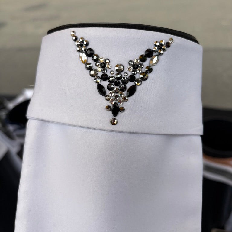 Plastron V - Line - The House of Dressage