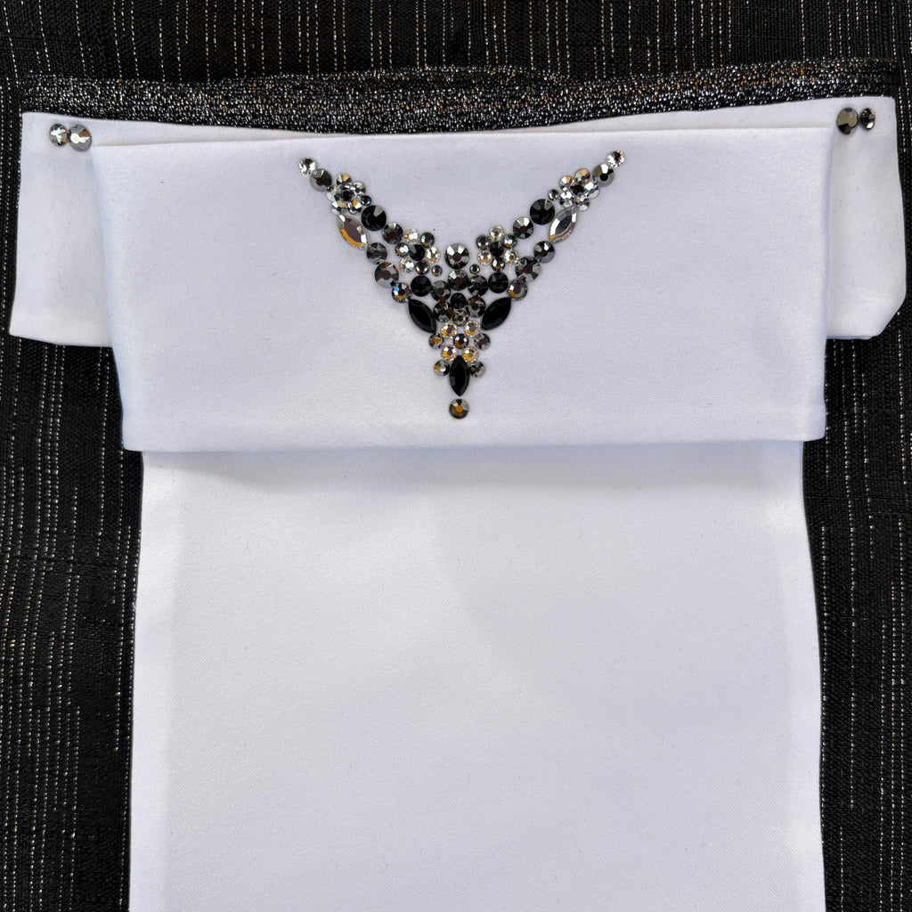 Plastron V - line - The House of Dressage